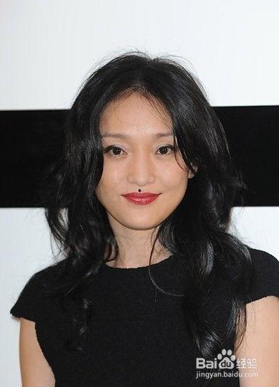 明星网红的黑色卷发女,揭秘明星网红的时尚魅力
