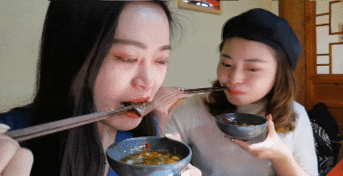 明星网红鸭子被吃视频,网络暴力与道德争议