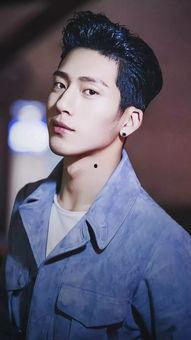 男明星网红卖货图片真实,男网红直播卖货，粉丝热情追捧