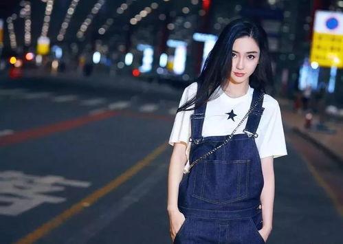 江苏明星网红小孩走秀,萌态可掬引关注