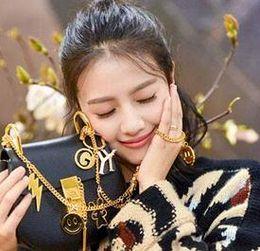 羌族明星网红是谁呀视频,揭秘当红明星网红背后的故事